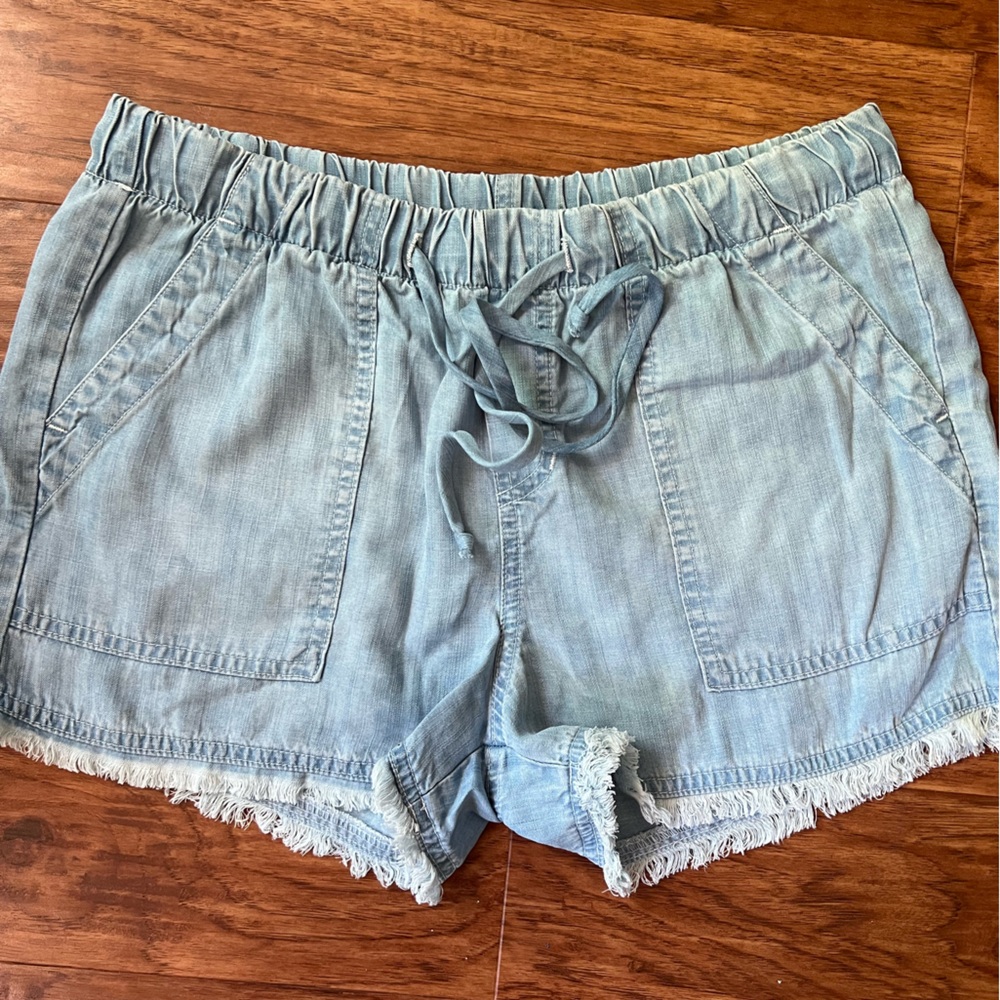 Bella Dahl chambray shorts